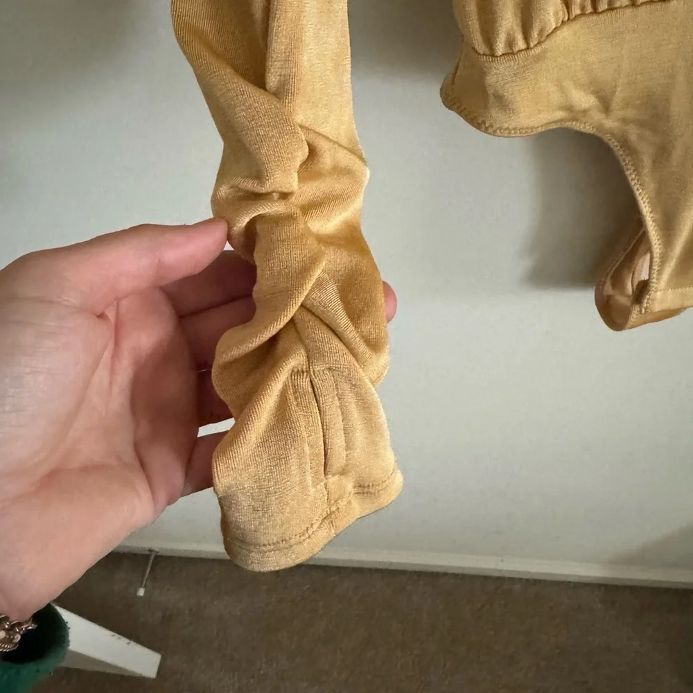 Free People metallic gold yellow bodysuit Ruched Sleeve Good Bodysuit size small - Picture 5 of 7